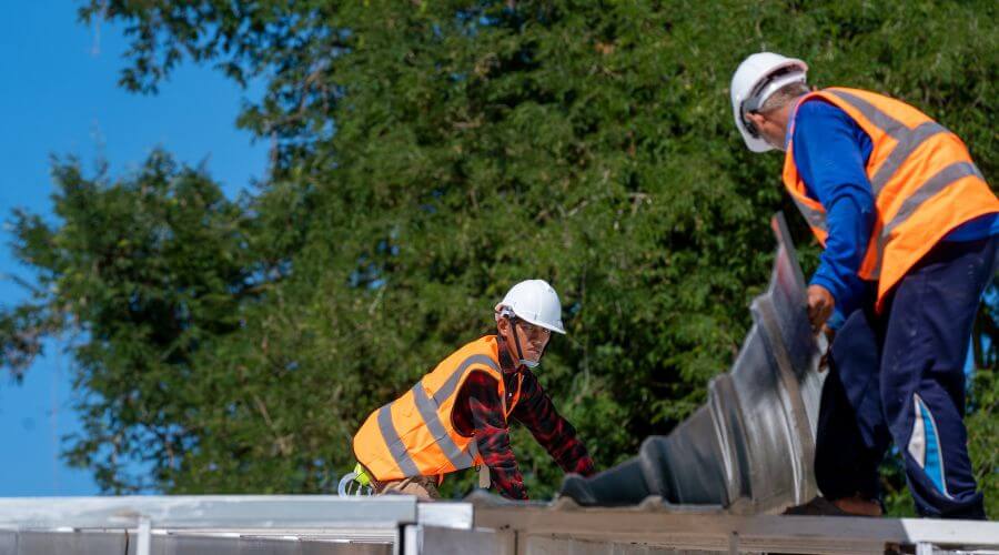 Professional Flat Roofing Installation in Le Claire, IA